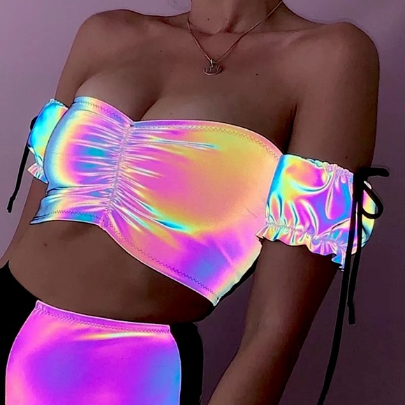 Tops - Reflective off the shoulder crop top
